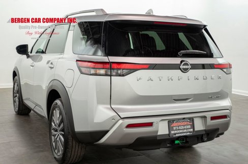Used 2025 Nissan Pathfinder SL w/ SL Premium Package image 10