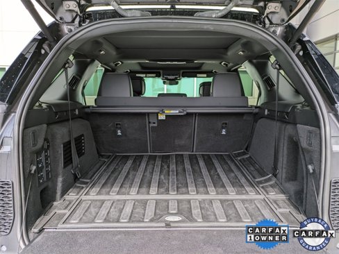 Certified 2024 Land Rover Discovery Metropolitan Edition image 12