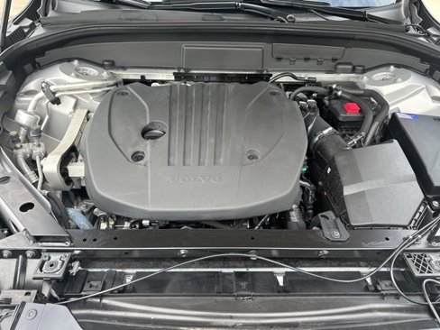 Certified 2025 Volvo XC60 B5 Plus image 33