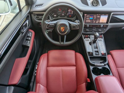 Certified 2025 Porsche Macan image 15