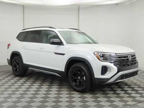 New 2026 Volkswagen Atlas Peak Edition image 4