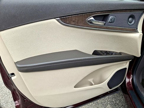 Used 2019 Lincoln Nautilus Reserve image 15