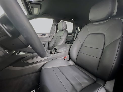 Used 2025 Porsche Cayenne image 5