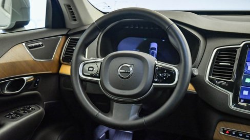 Certified 2025 Volvo XC90 B6 Plus image 14