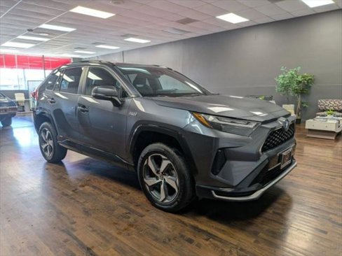 Used 2022 Toyota RAV4 SE w/ Carpet Mat Package (TMS) image 4
