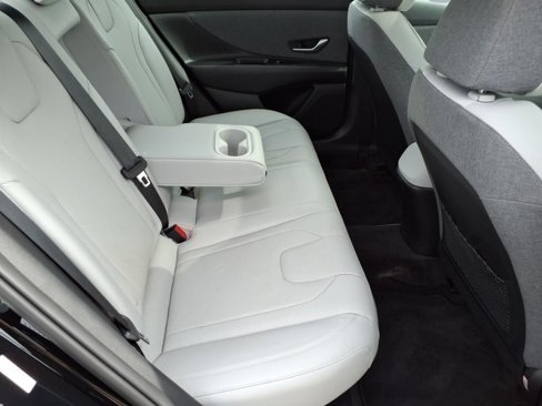 Used 2023 Hyundai Elantra Limited image 18