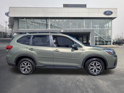 Used 2021 Subaru Forester Premium image 2