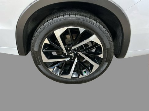 Used 2024 Mitsubishi Outlander SEL image 16