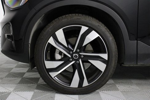 Certified 2025 Volvo XC40 B5 Plus image 28