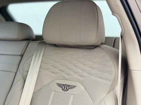 New 2025 Bentley Bentayga image 14