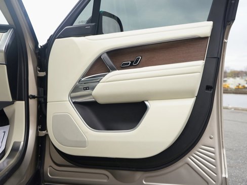 Used 2023 Land Rover Range Rover SE image 38