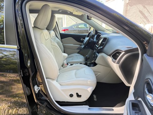 Used 2019 Jeep Cherokee Limited image 12
