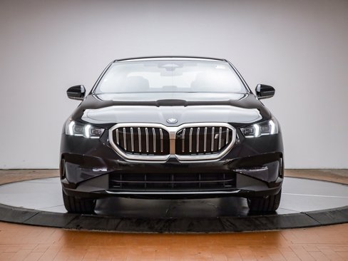 New 2026 BMW i5 eDrive40 w/ Premium Package image 2