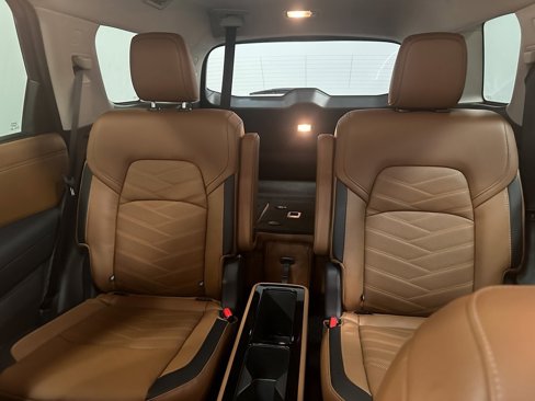 Used 2024 Nissan Pathfinder Platinum image 10