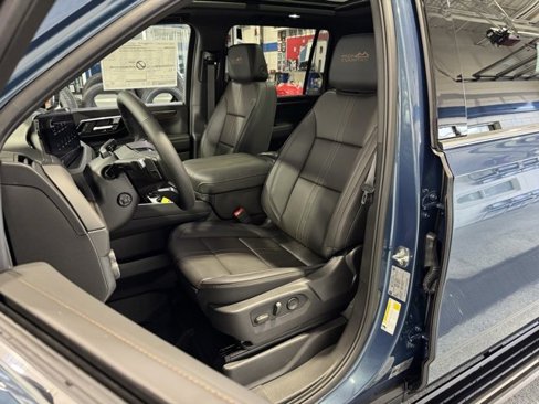 New 2026 Chevrolet Suburban High Country image 28