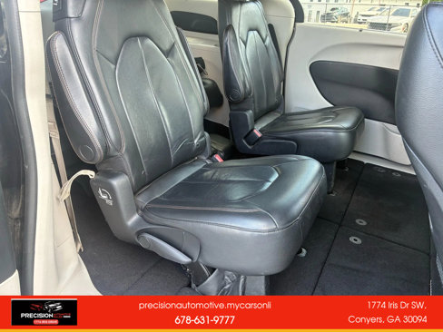 Used 2017 Chrysler Pacifica Touring-L image 17