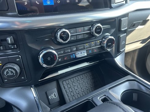 Used 2025 Ford F150 Lariat w/ Equipment Group 502A High image 22