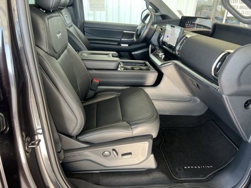 New 2025 Ford Expedition Platinum w/ Stealth Appearance Package image 27