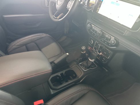 New 2025 Jeep Wrangler Unlimited Rubicon image 16