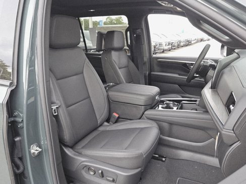 New 2026 Chevrolet Suburban Z71 image 17
