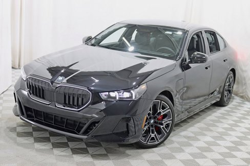 Used 2026 BMW 550e xDrive w/ Executive Package image 6
