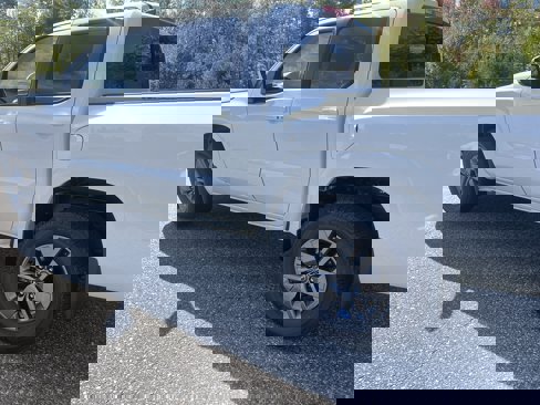 New 2025 Nissan Frontier SV w/ SV Convenience Package image 5
