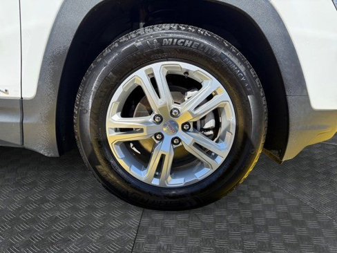 Used 2024 GMC Terrain SLE image 9