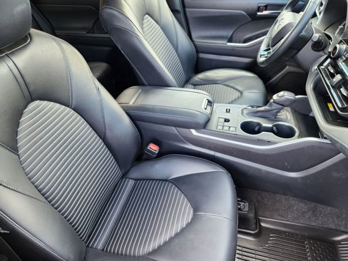 Used 2023 Toyota Highlander XSE image 13