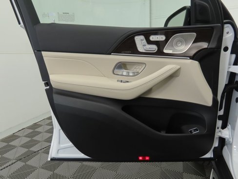 New 2026 Mercedes-Benz GLS 580 4MATIC image 26