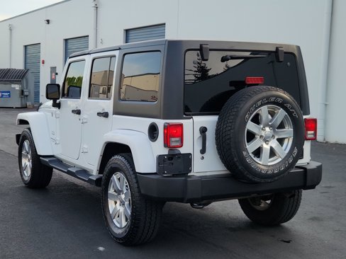 Used 2018 Jeep Wrangler Unlimited Sahara w/ Connectivity Group image 3