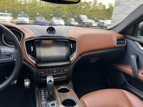 Used 2019 Maserati Ghibli S GranLusso image 11