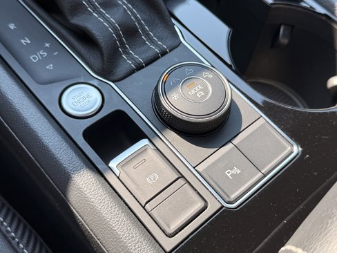 Used 2022 Volkswagen Atlas Cross Sport SE image 22
