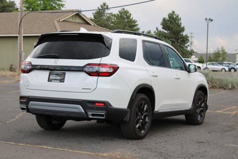New 2025 Honda Pilot Touring image 6