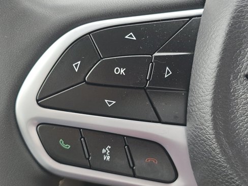 Used 2023 Chrysler Pacifica Limited image 16