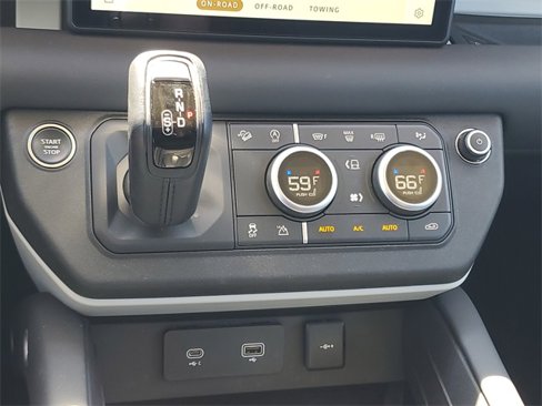 Used 2024 Land Rover Defender 90 S image 24