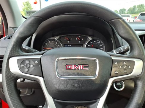 Used 2024 GMC Terrain SLE w/ Driver Convenience Package image 17