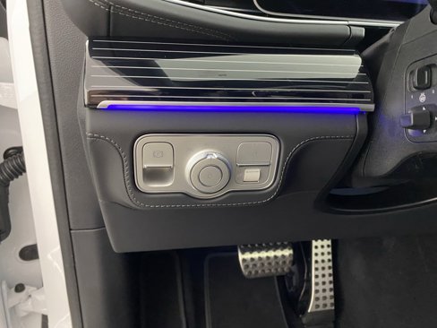 New 2025 Mercedes-Benz GLS 63 AMG 4MATIC image 18