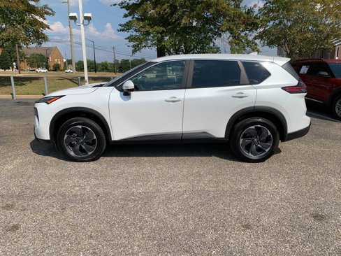 Used 2024 Nissan Rogue SV image 5
