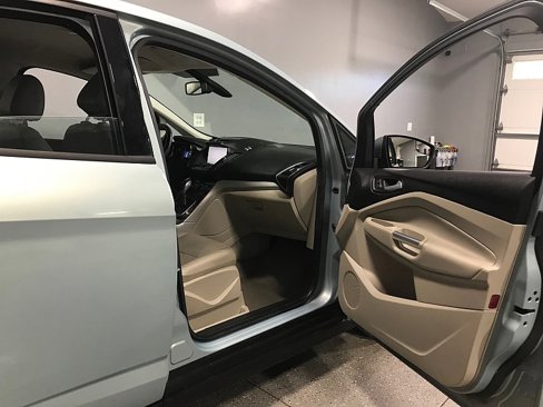 Used 2013 Ford C-MAX SEL image 18
