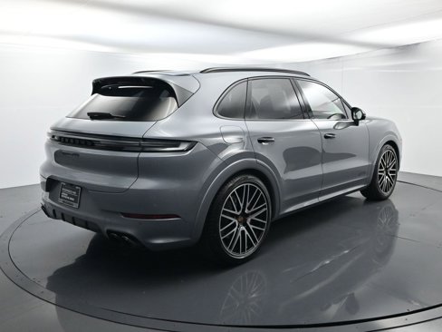 Certified 2025 Porsche Cayenne GTS image 14
