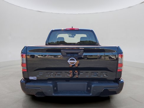 Used 2025 Nissan Frontier SV image 5