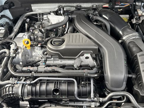 New 2025 Volkswagen Taos SE image 17