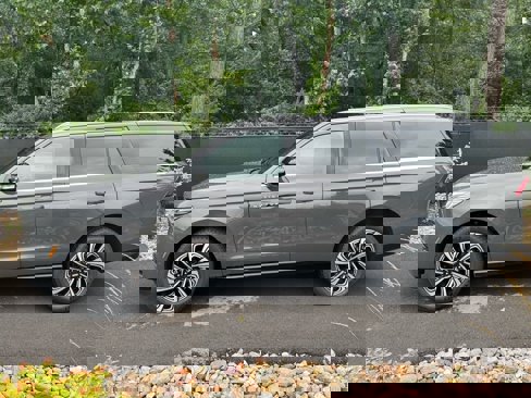 New 2025 Lincoln Navigator Black Label image 2