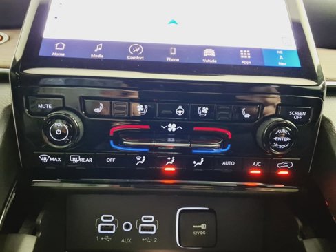 Used 2024 Jeep Grand Cherokee Summit w/ Luxury Tech Group V image 20