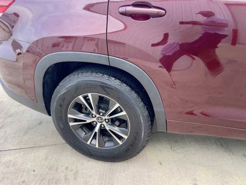 Used 2018 Toyota Highlander FWD V6 image 10