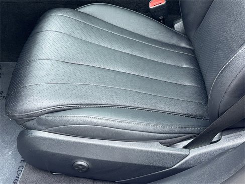 Used 2025 Mercedes-Benz E 350 Sedan image 43