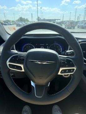 New 2026 Chrysler Pacifica Select image 10