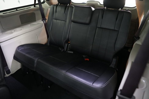 Used 2015 Chrysler Town & Country Touring-L w/ Driver Convenience Group image 40