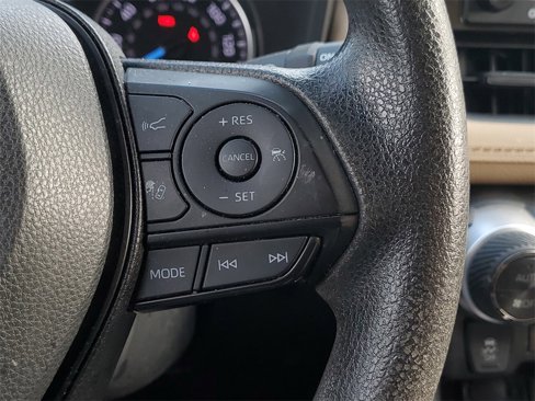 Used 2022 Toyota RAV4 XLE image 18