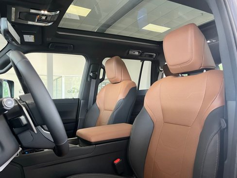 Used 2025 Lexus GX 550 image 14